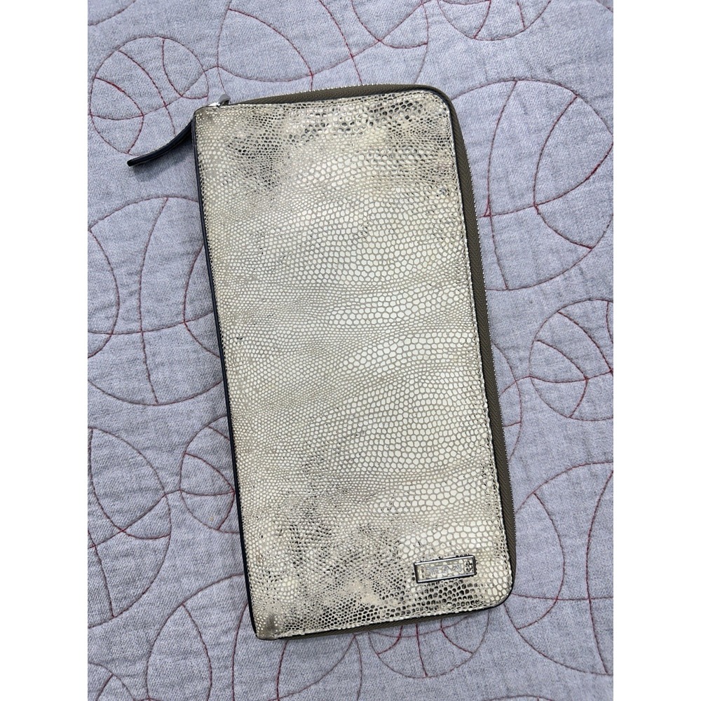 Tumi Wallet Large Zip Clutch Gray Embossed Leather Snake Pattern / Women's Large